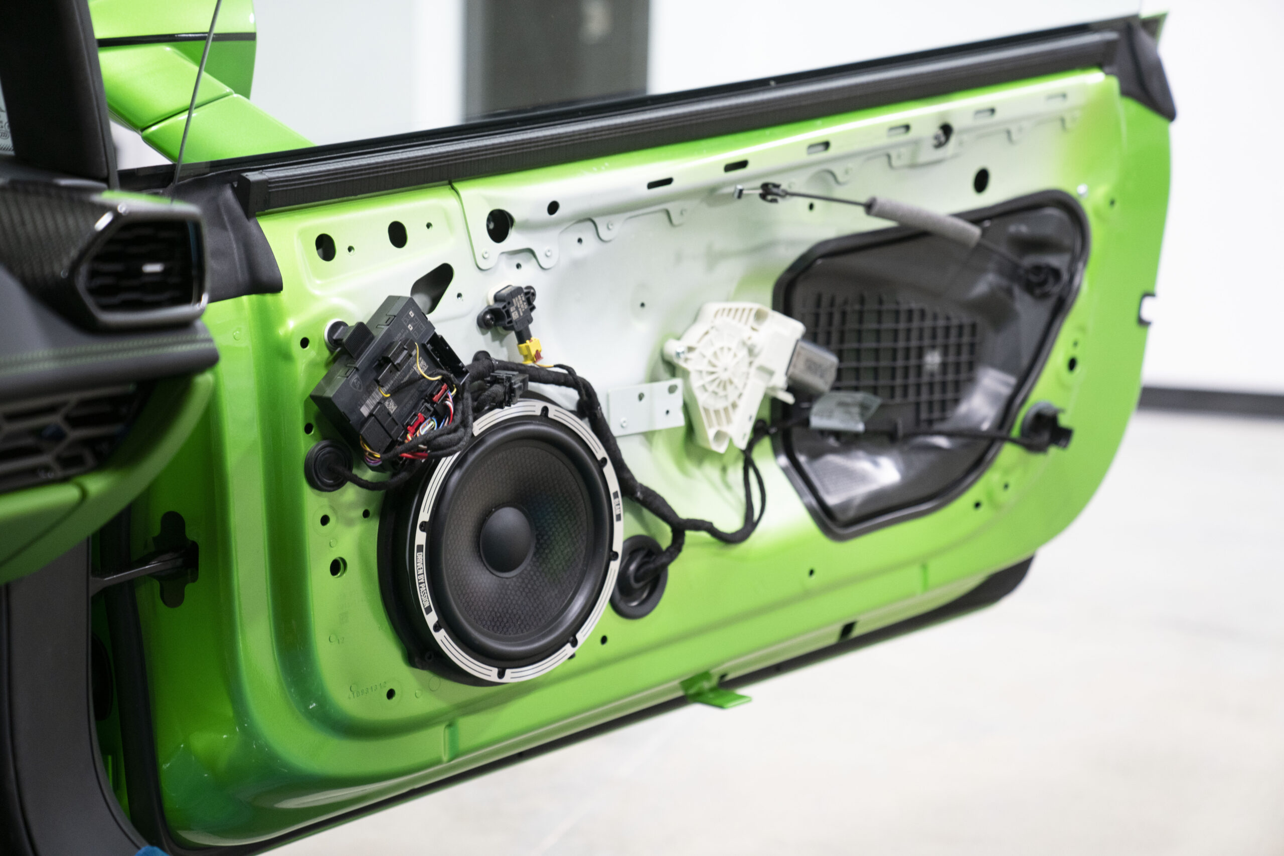 Lamborghini Huracan Evo Rwd Sound System Sensonum Upgrade Amplifier DSP Volume Controller 9